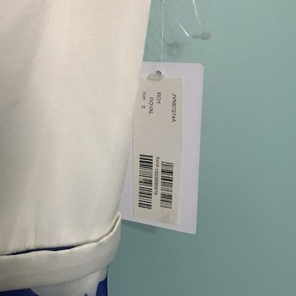 JVN by Jovanni Plunging Neck Gown NWT - Picture 5 of 10